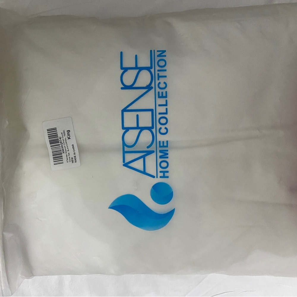 White Atsense Duvet Cover, Size King (NWT)